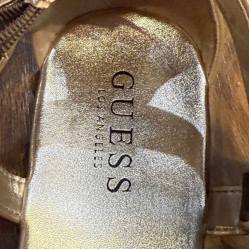 GBG Los Angeles Women’s Sandals Black‎ w/ Gold Logo Accents Size 9 - Picture 3 of 8